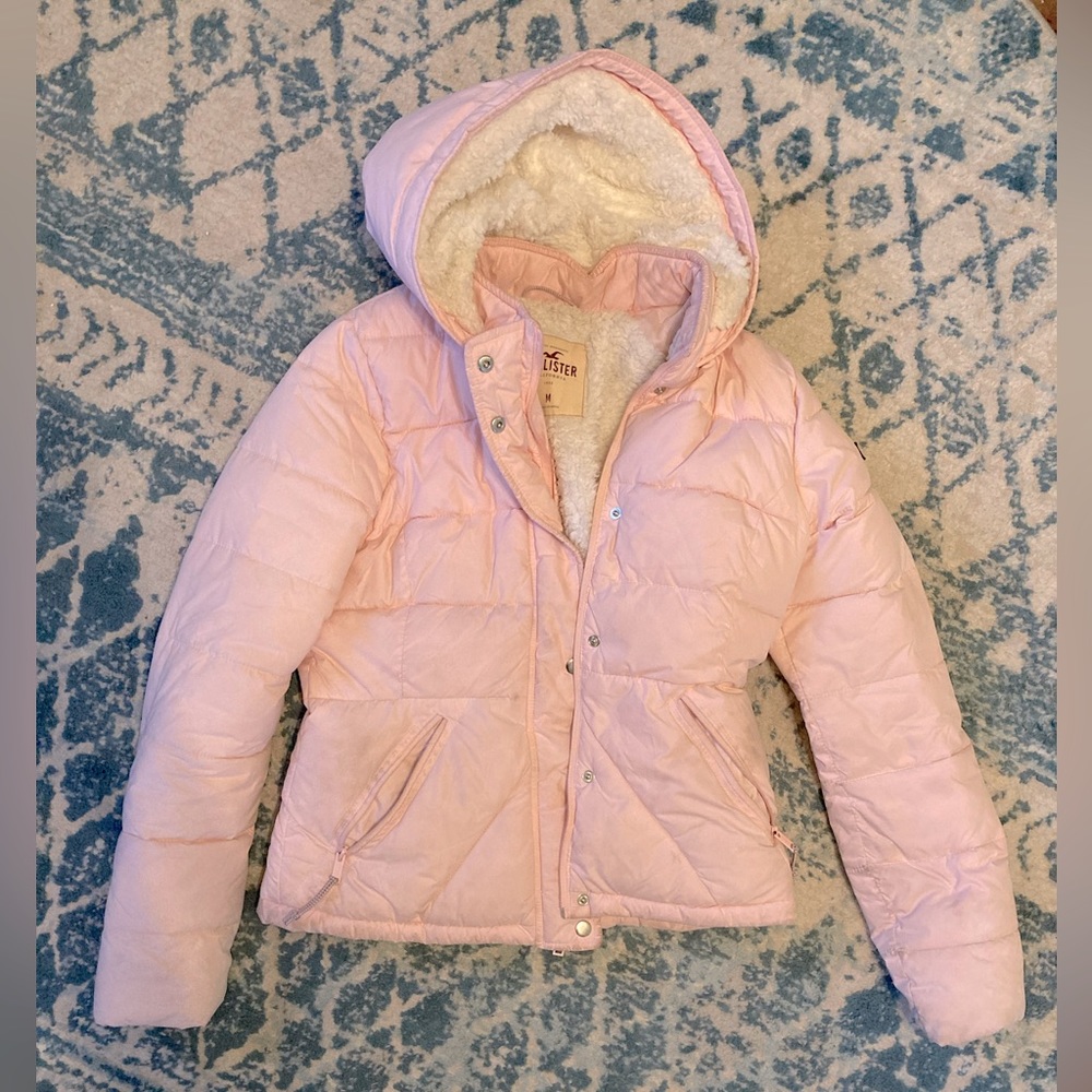 Hollister winter coat, size medium in ballet slipper pink. EUC